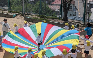 にこにこ園長の「一寸一息2024 」No.3「ドアが閉まりまーす？」